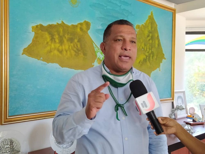 SeguridadENE's tweet photo. Gobernador exige seriedad en trabajos para la recuperación del acueducto submarino https://t.co/Kol25QYLyk https://t.co/gFrmN4PXcl