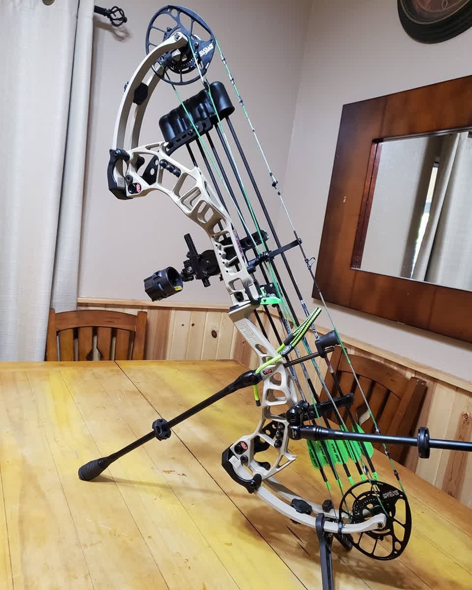 firststring_usa's tweet photo. If you could only shoot one type of bow the rest of your life, what would it be? pic via adammeyer300 #firststringbowstrings #archery #bowhunting https://t.co/UvQzMcTOOI