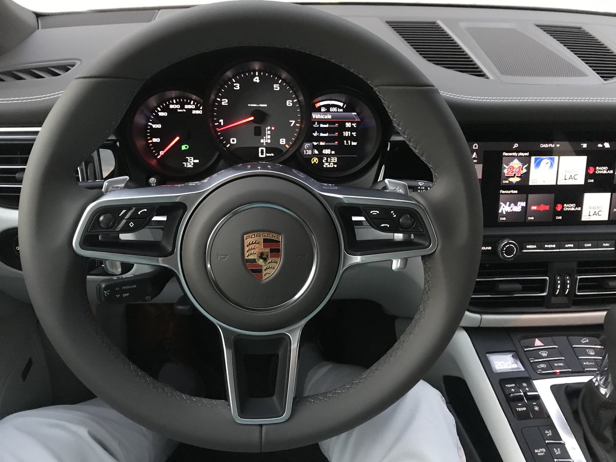StephaneCarraux's tweet photo. Discovering a new car...😎 https://t.co/JYsIc3MQs7