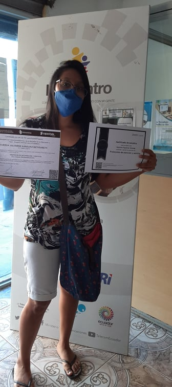 PdeTonchigue's tweet photo. Nuestro principal objetivo es romper la brecha digital, que todos tengamos acceso a la tecnología, usuaria recibiendo certificado de PROTOCOLOS DE ATENCIÓN Y SERVICIO de la PLATAFORMA https://t.co/o0VDVAmsRN
@Telecom_Ec 
@caanmichelena 
@GEsmeraldas_KG 
@edfer777 https://t.co/N160IMhhjx