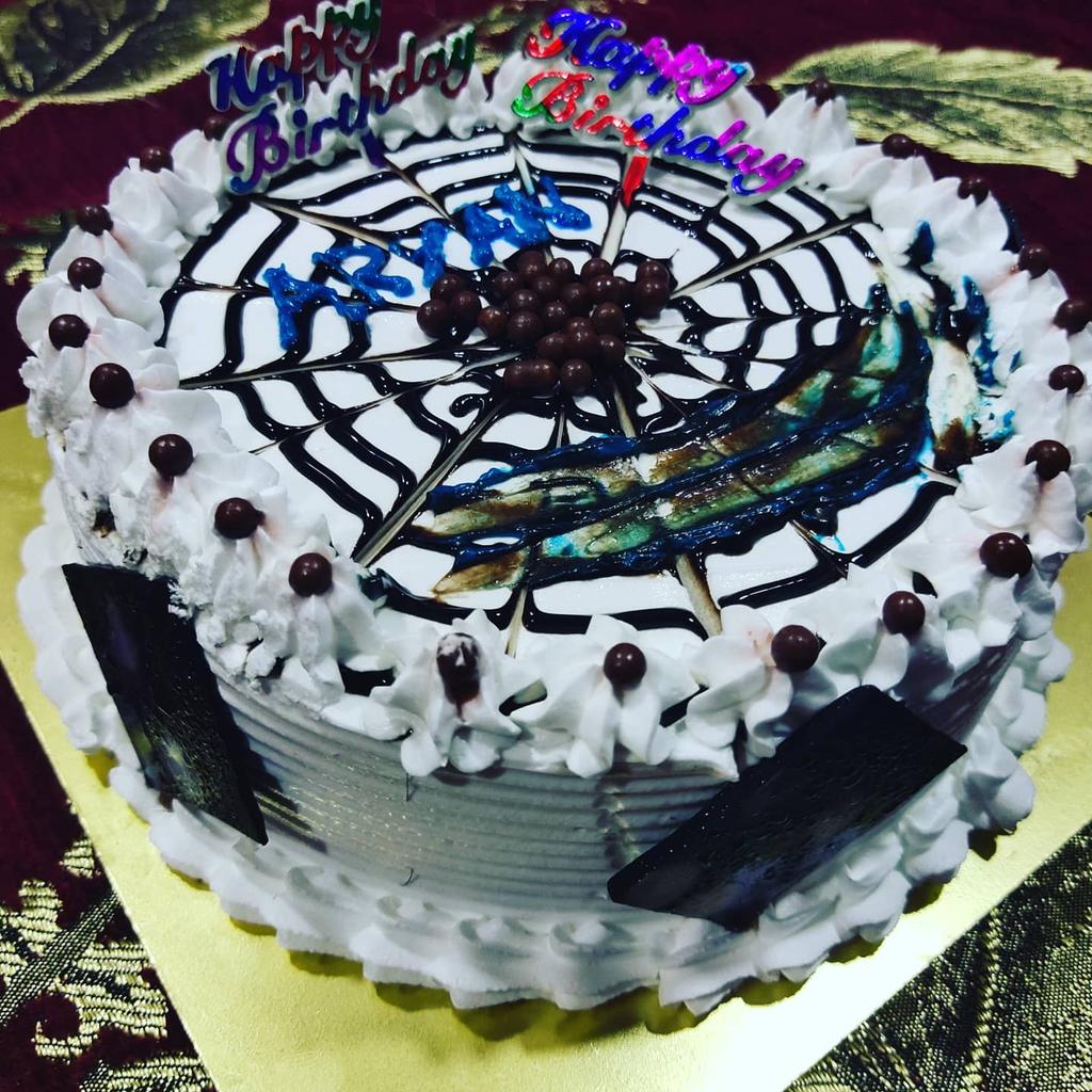 shaikharyan32's tweet photo. Atleast #Lockdown Mein #Birthday Tou Acha Gaya😀. Thanks to my family &amp; friends. 
#HappyBirthdayToMe https://t.co/OIBu3hwMQU