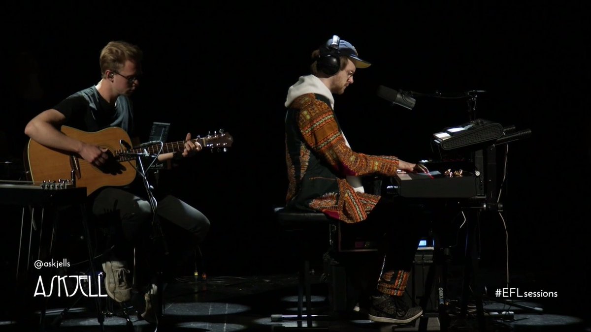 flaming_play's tweet photo. @AskjellS thank you so much for taking us into this small and touching journey of a song where everything went from feeling in some ways trapped and stuck to feeling absolutely soothing and hopeful that everything will be fine! (yes, cried during the first part, too) #eflsessions https://t.co/w8G6ZPUVkM