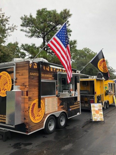 AtAstoria's tweet photo. It is just about that time! Join us today between 5-8 pm in front of our clubhouse for some delicious food truck options courtesy of The Brave Burger and Peter John's Ice Cream! See you there! #CelebrationLiving https://t.co/QW7hMjUiFP