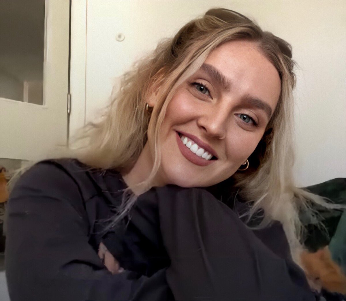 perrielelight's tweet photo. little mix has the most beautiful smiles. https://t.co/d7TZyfSwyq