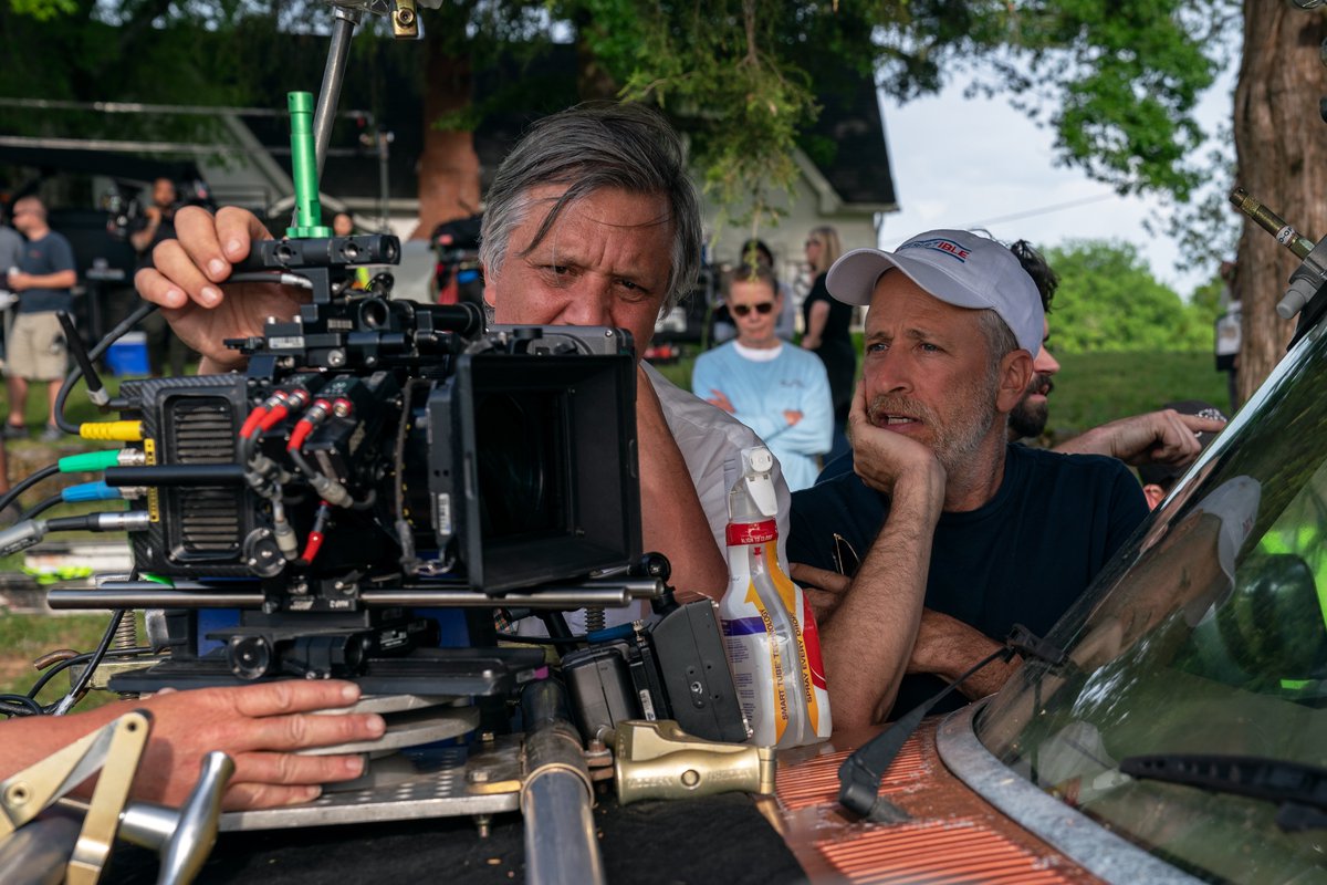ARRIRental's tweet photo. Cinematographer Bobby Bukowski and Director Jon Stewart on the set of #Irresitable. Captured on #ALEXAMini with Master Primes and Cooke Panchros from #ARRIRental. Now streaming on VOD.
Photo: Daniel McFadden/ Focus Features https://t.co/DUtufb6yvz
