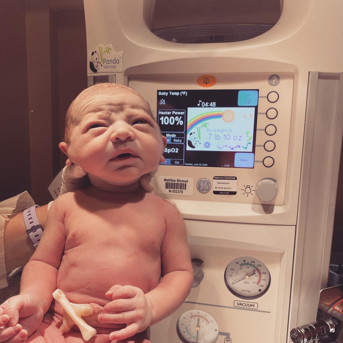 bbbbhenley's tweet photo. My baby boy made his appearance last night 🌝💫🖤 https://t.co/rHuJLaMenr