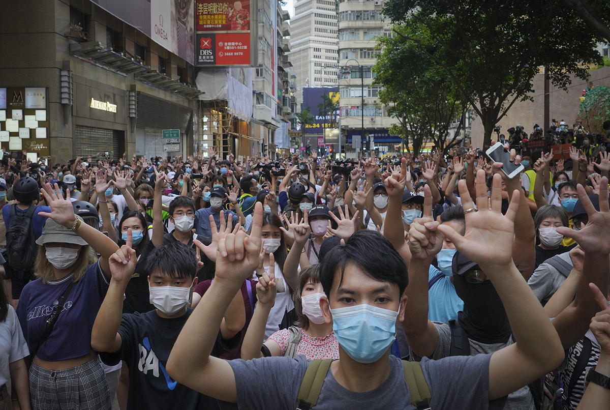 InfosFrancaises's tweet photo. 🇭🇰 Hong Kong : la Chine prend en main la sécurité nationale, avec une loi qui prévoit des peines allant jusqu’à la prison à perpétuité pour les ennemis du régime et une surveillance étendue par ses agences. 180 personnes ont été arrêtées aujourd’hui lors d'une manifestation. https://t.co/3O4zxXgjaP