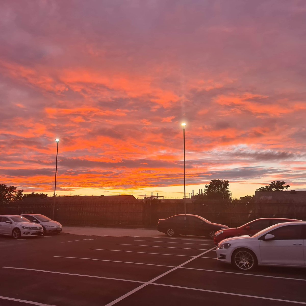 ThisIsPiia's tweet photo. Good coffee &amp; craicing sunsets #lockdownlife #WednesdayMotivation https://t.co/Myqj6SXuzl