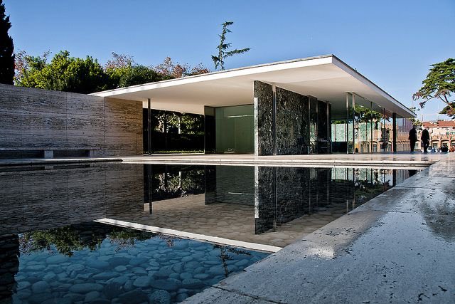 estudio92_'s tweet photo. Ludwig #Mies van der Rohe:
Arquitecto modernista alemán, uno de los mayores exponentes del siglo XX, y último director de la escuela de arquitectura moderna #Bauhaus. Entre sus obras más destacadas #pabellondeBcn #casaLemke #CrownHall #Seagram https://t.co/u3NDrsHPwr