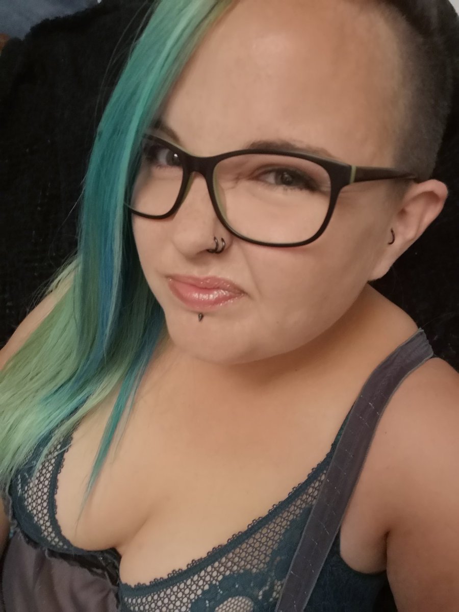 Beffanny2's tweet photo. Welcome! 

#bluehair #greenhair #undercut #sideshave #shavedhead #tattoos #piercings #altgirl #alternative #biggirl #bbw #glasses https://t.co/gWYw32oHcp