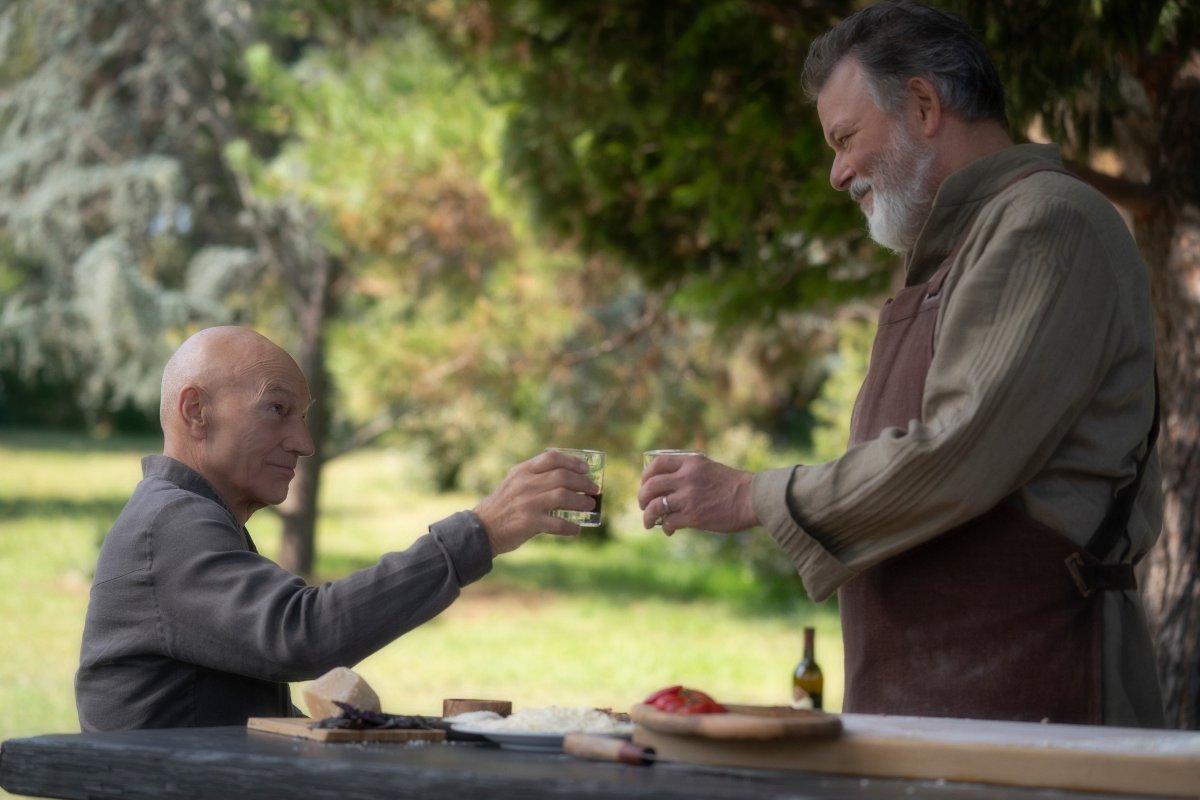 StarTrekOnPPlus's tweet photo. Some epic reunions. Does it get any better than seeing guest actors @BrentSpiner, @jonathansfrakes, and @JonathanDelArco on screen with Patrick Stewart?  #FYC #StarTrekFYC #StarTrekPicard https://t.co/xCF4XEzoff