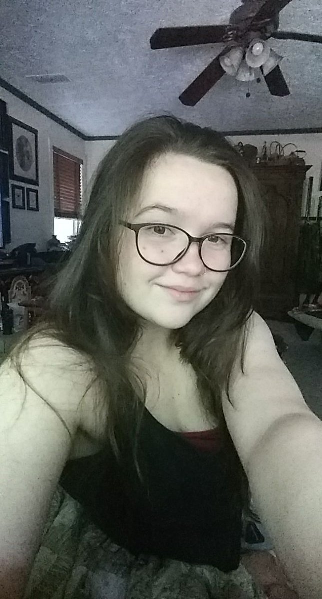 AdeeKelley's tweet photo. I got glasses, a nose piercing and my eyebrows got THINNER???? https://t.co/VqVaFfkJxZ