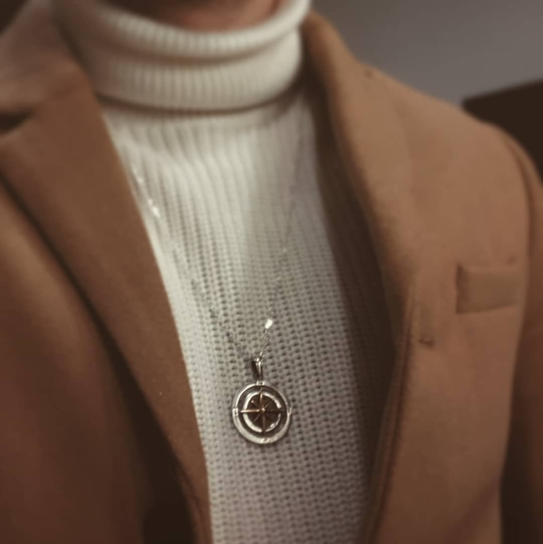 Kalbim pusula gibi, ne tarafa dönsem hep seni buluyor
@sapranosilver