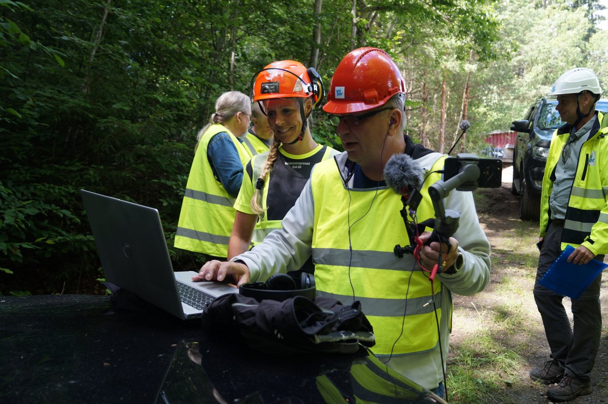 OlleCalles's tweet photo. Cameras and microphones all over the place, Esa did an amazing job today keeping everything running during the live dam removal from Marieberg #Mörrumsån!
#DREpractitioners #rivem #nrrv @gsalvraddarna @sveaskog @Kronolaxfisket @KAU @fishmigration https://t.co/DAJ1955NkB