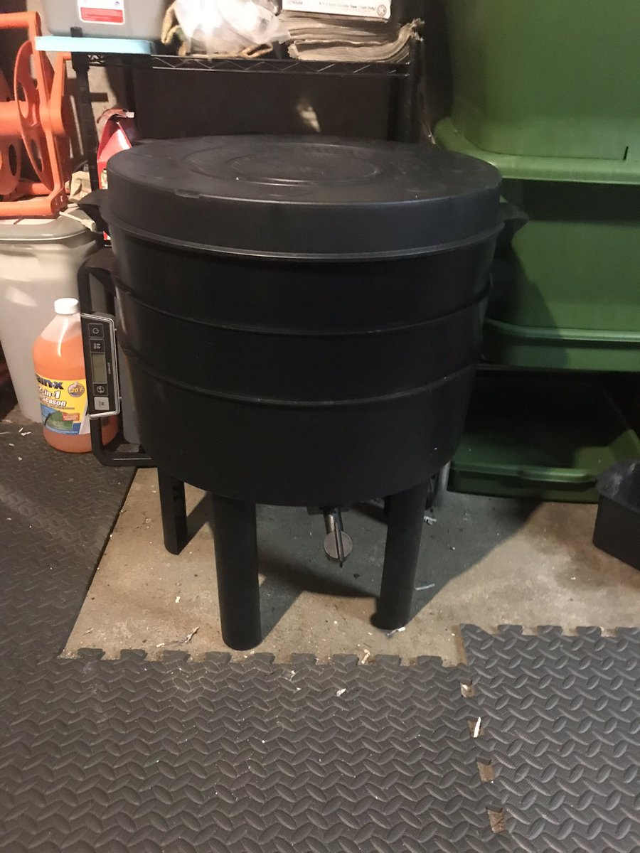 SevansWormery's tweet photo. This weekโs #WormHomeWednesday is a bit different. Weโre focusing on a #newwormfarm. A while back we purchased the #CanoWorms which is a #tieredsystem. Although it only comes with 2 trays, thereโs a spigot so you can make #wormtea right in the farm!
#wormfarmer #vermicompost https://t.co/pW52bNf0WZ