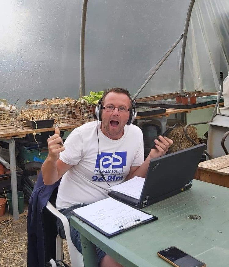 Heavy rain and live radio show from inside polytunnel certainly challenging ;) @erewashsound