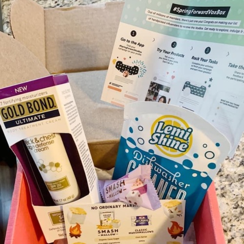 kissme4everlips's tweet image. @Influenster @Snackapade @Lemishine #SpringForwardVoxBox #complimentary