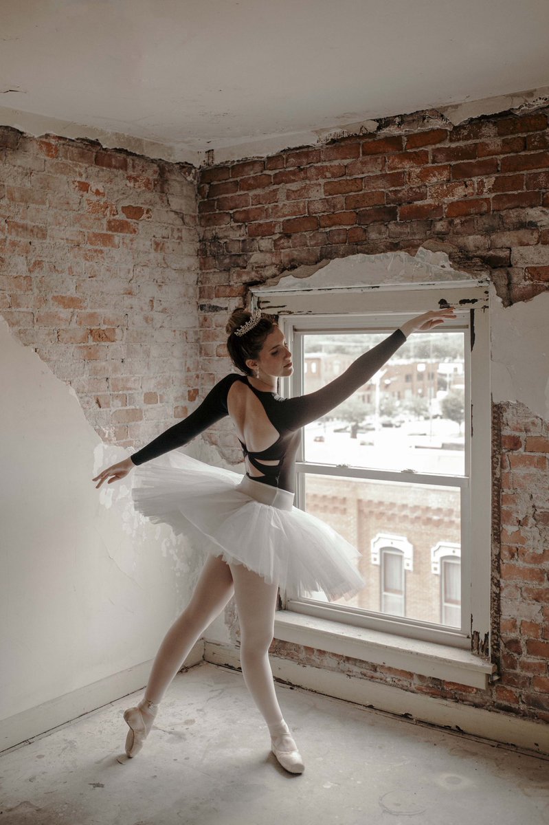 hannahhomier's tweet photo. Something I never wanted to be until now: a ballerina. https://t.co/bbIRAOvumu