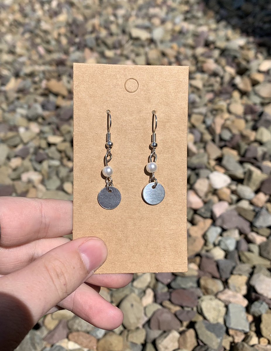 bumblebeeart1's tweet photo. I just added these gorgeous “Pearl and Silver” Earrings to my shop. Link in bio☺️ https://t.co/eSvQJeFhZk