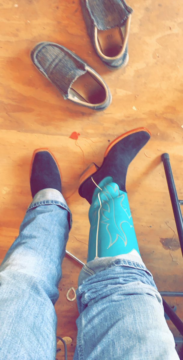 ethan8817's tweet photo. New boot goofin! https://t.co/dnnVam2W85