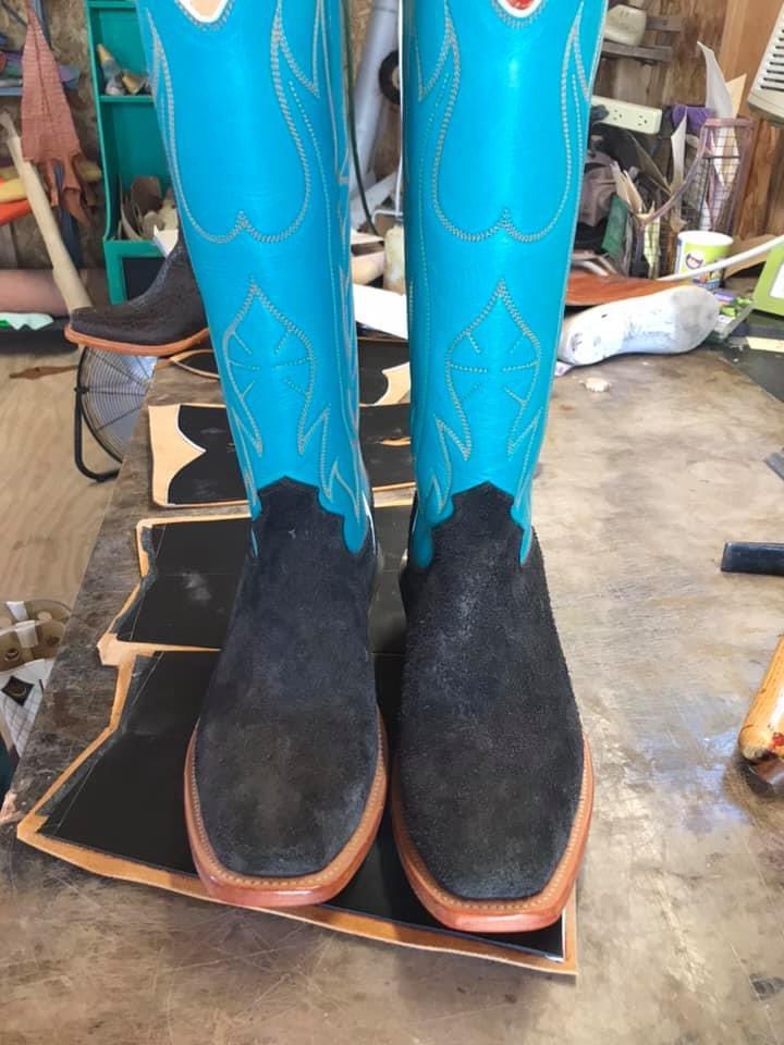 ethan8817's tweet photo. New boot goofin! https://t.co/dnnVam2W85