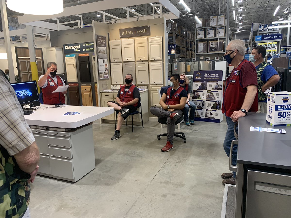 HunterLowes's tweet photo. Got to join a great Specialty Spotlight at Enid Lowe’s #205 yesterday. Led by the stores new S-ASM, Jon, we were able to get the team fired up to deliver on all July 4th Promos! 205 is ready to fill the pipeline! #SpecialtySpotlight @JoeMedley10 @enidoksooner https://t.co/W2qFyo0r5W