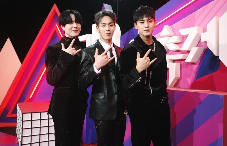 these pics are my fav they look so soft 