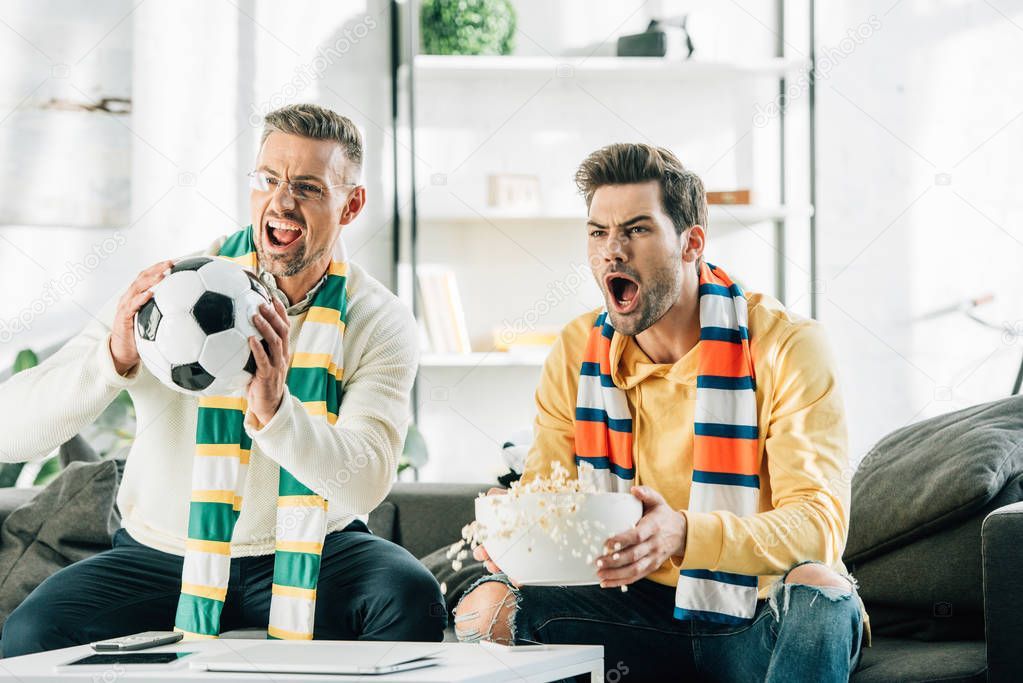 Every stock photo of people watching football on tv is so far from the truth (Thread)