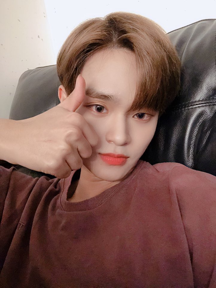AB6TRACT's tweet photo. · 𝐬𝐚𝐥.utᥱ ** wᥱ ᥲrᥱ [ ᥲb'𝟔𝐭𝐫𝐚𝐜𝐭_ ] ¿¿ꜜ 𝕕𝕚𝕞𝕡𝕝𝕖 : : ın #RememberWithPF + #PinkFactory3rdCB ›

Hoyuelín asiste al comeback de estas talentosas chicas, listo para gritarles una vez suban al escenario. https://t.co/qHcbG8SVqi