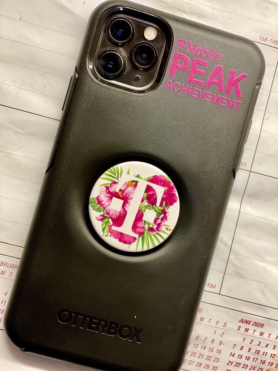 What #peak2020 case &amp; popsocket so 😍 photo cred @JonathanViacava Jon is helping out at Cedar today! TY @TMobileTruckPDX