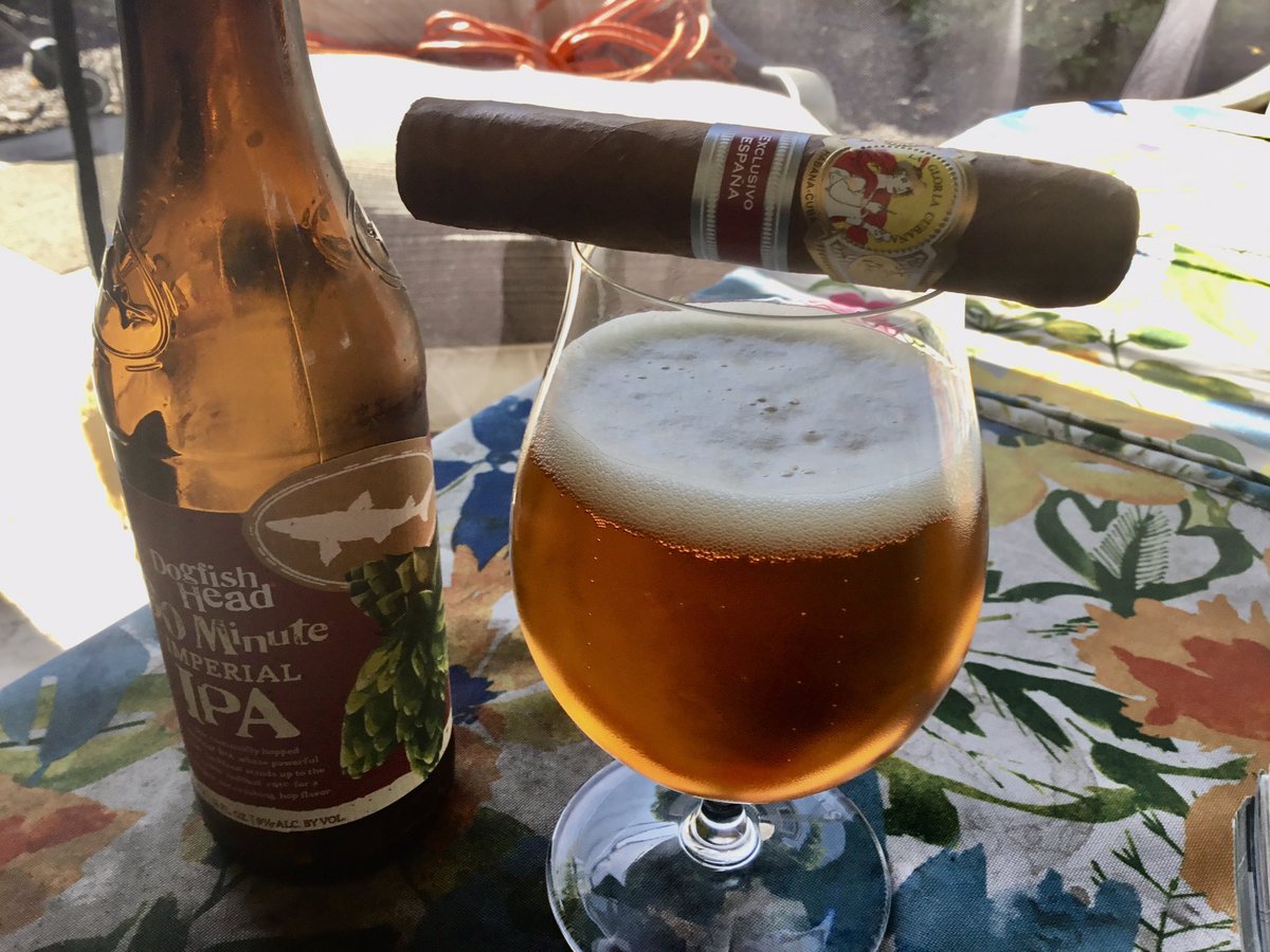 Having this LGC from Cuba, pairing it with a 90 min. IPA from Dogfish Head. 💨💨🍺👍