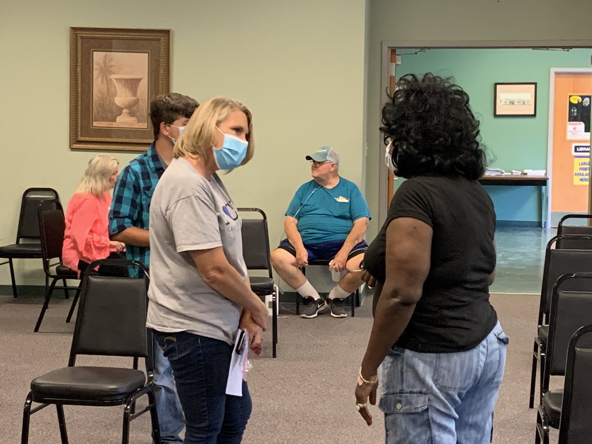 BrittanyDtvNews's tweet photo. Carbon Hill City Council has accepted the resignation of #MarkChambers and appointed April Herron (Gray t-shirt) as Mayor. @WBRCnews https://t.co/McEmBhB5rk