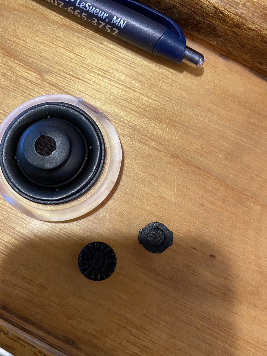 sarahann456's tweet photo. @PopSockets  don’t think this is suppose to happen https://t.co/EfAqYehx3v