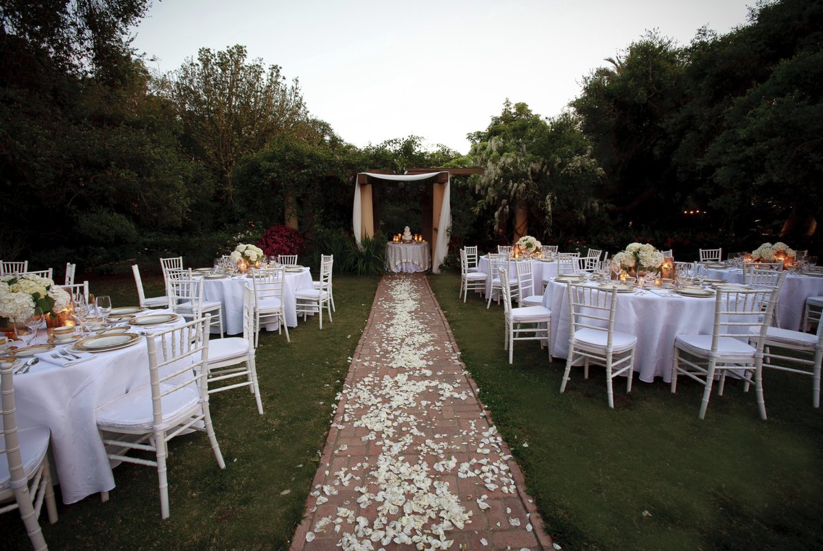 kathyireland's tweet photo. Sending wonderful #WeddingWednesday wishes to all of our beautiful brides and grooms. Here are a few of our favorite romantic locations. https://t.co/r1IczN8QKy https://t.co/Pq13w8tgAZ