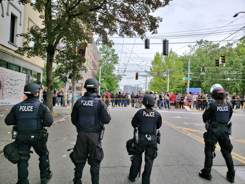 Just got to walk through the area that was the  #CHOP. The only people inside are police and DOT crews. At most entrances a few officers stand alone. The only protesters here are at Broadway & Pine.  #seattleprotest &ndash; bei  Cal Anderson Park