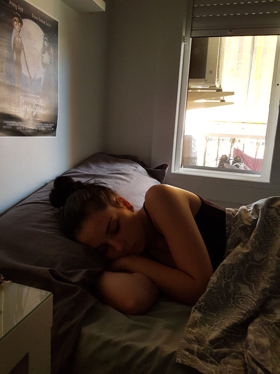 drakulau_'s tweet photo. tweet apreciación yo durmiendo 🌼 https://t.co/o0lqjK00uG