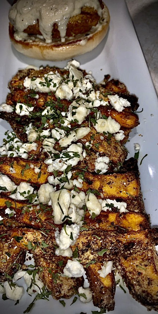 fryinmekrazy's tweet photo. Chicken&shrimp Alfredo burger W/sweet potato honey feta fries #BlackLivesMatter #fryinmekrazy #BlackOwned #fryinmekrazyrecipe #letsgetkrazy #food #chicken #shrimp #alfredo #burger #sweetpotato #fries #chef @FoodNetwork @tasty @garyvee @bflay @SHAQ @TheEllenShow @SteveHarveyFM https://t.co/ugBcFvu5T0