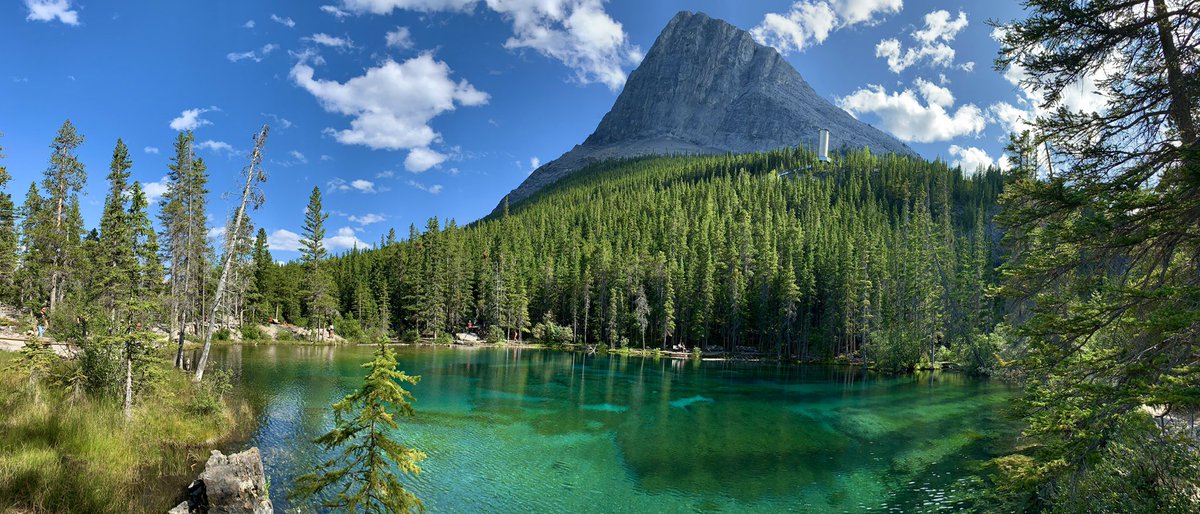 cnmbdashabi's tweet photo. #CanadaDay 长周末第一天，到 #Canmore 镇外，#HaLingpeak 山脚下的 #GrassiLake  走走。运气不错，出门还是阴晴相间，到湖边居然有好长时间是晴空万里。 https://t.co/RC6uZgvh50