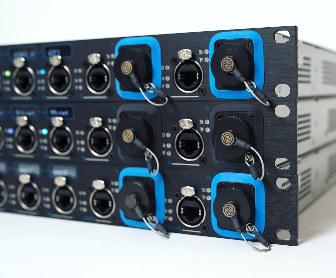 Blackvoltaudio's tweet photo. Definitivamente las redes han transformado la forma en que trabajamos con la gestión de señales en audio profesional, brindan flexibilidad y una capacidad enorme de control y monitoreo de distintos equipos.
#GhostNetwork #Dante #DanteSpokenHere #DistributedByBlackvoltAudio https://t.co/f0IEcHRDLu
