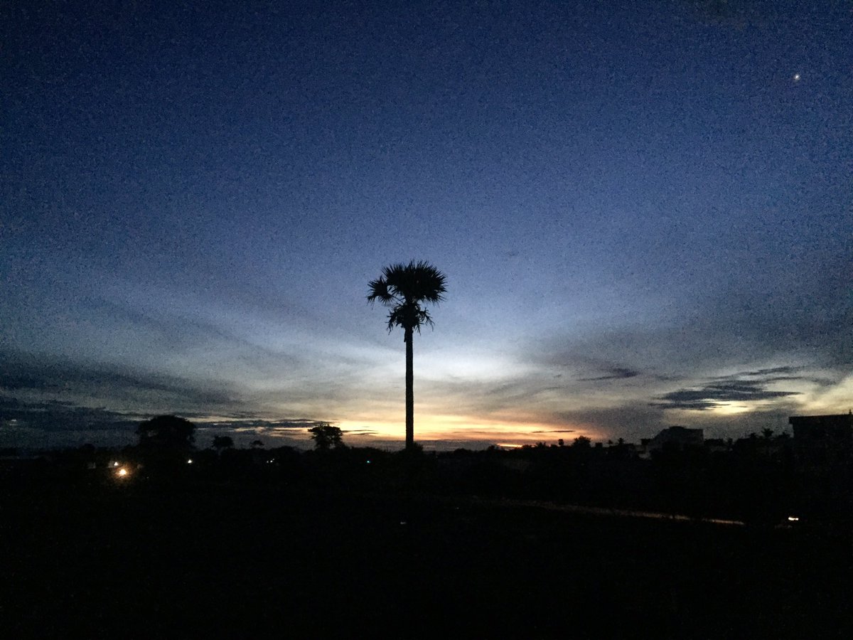 IWasHighThatDay's tweet photo. 5:30 am . 
#DukeBoyFotografy 🖤#nofilter 
Happpieee happpieeee mrng 🥰😍🍻😂🤣🍀🎶✌🏽🍀🎶 #morningHigh 🍀 https://t.co/dhCBkYnyzC