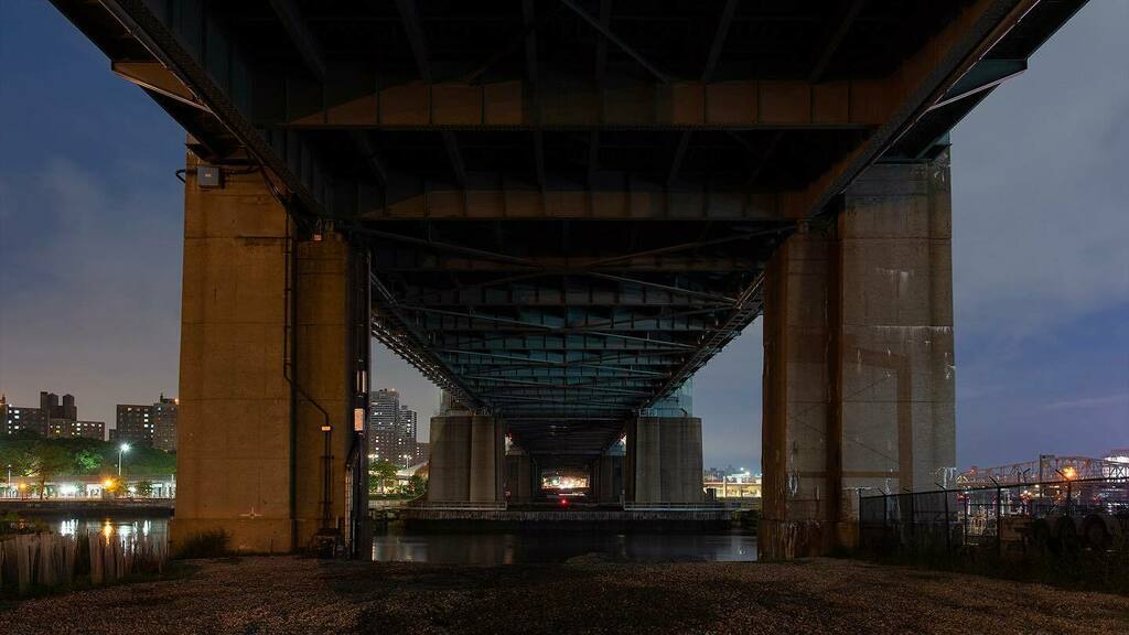 Taken at dawn today #nyc #newyork #harlem #uptownnyc #randallsisland #bridges #bridgelife #nycbridges #bridges_of_instagram #bridges_of_our_world #newyork_ig #nyc_explorers #travelnyc #dawn #bronxphotographer #blackphotographer instagr.am/p/CCHnLCWJMjm/