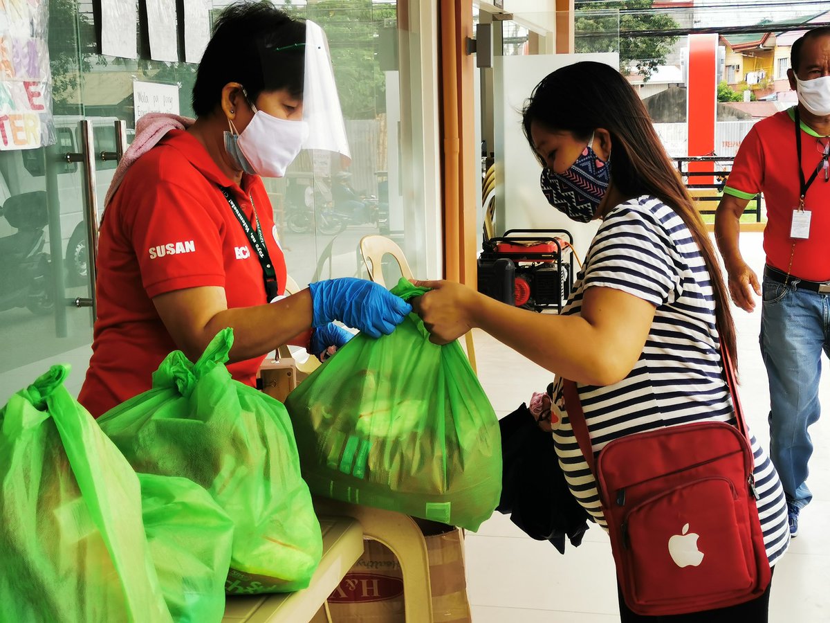 valenzuelacity's tweet photo. HAPPENING NOW: Redemption of wave 2 #AlagangValenzuelano #Nutripacks for enrolled public daycare students in Valenzuela City. https://t.co/UnOeWL1tt5
