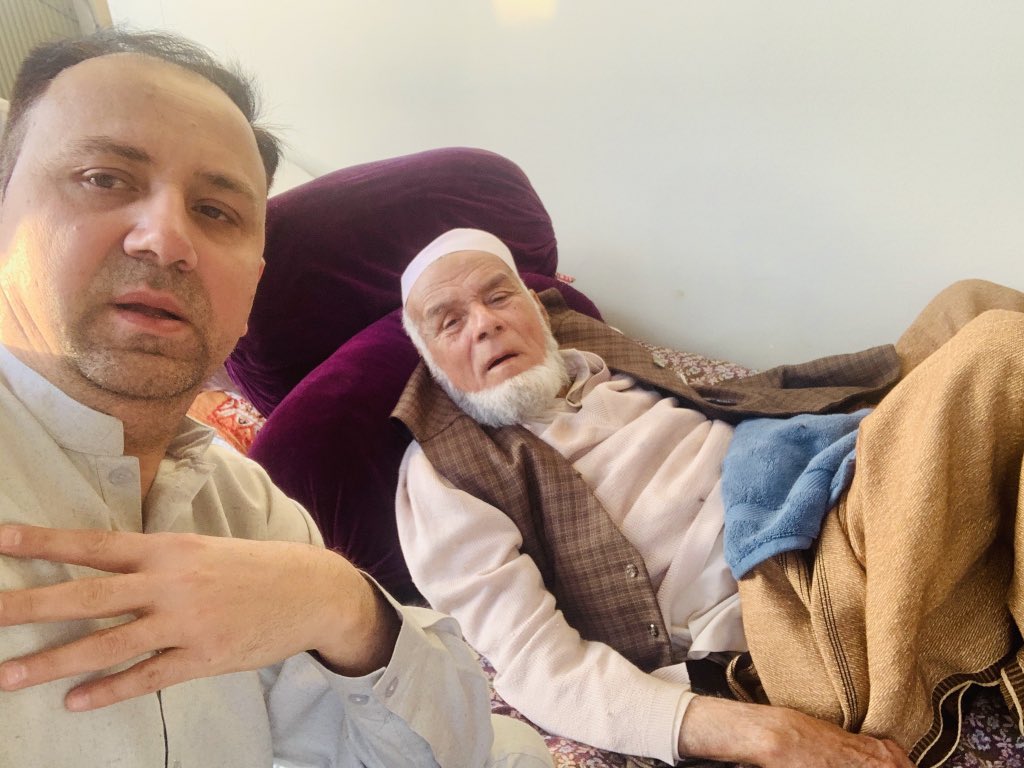 میرا غم گُسار چلا گیا۔
اِنّا لِلّهِ وَاِنّا اِلَيْهِ رَاجِعُوْن 
میرے والد صاحب میرے دوست بھی تھے، میرے ہمراز بھی تھے اور غم گُسار بھی تھے۔
گزرے کل کی رات مجھ پر قیامت تھی۔