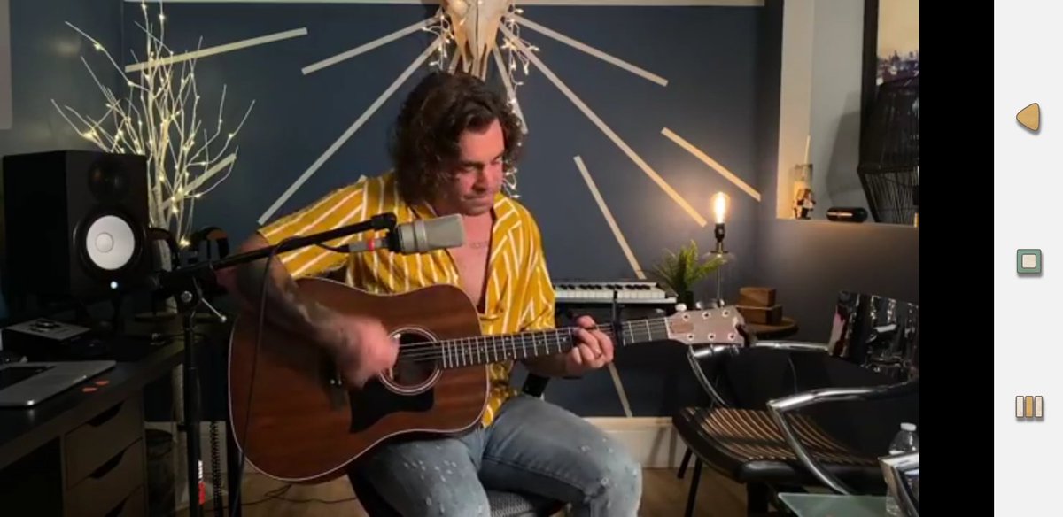 TeamZacBarnett's tweet photo. Some shots from @ZacAAuthors livestream today! It made my afternoon! Who was able to tune in? 'Twas an amazing performance! 

Also, Zac made an announcement: New EP is coming on August. Just wait! 

Footage taken by me and my brother from our couch haha. https://t.co/847UZWcXXC