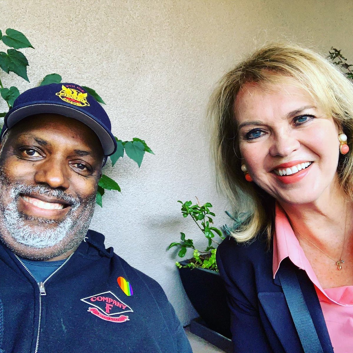 CHeenan4's tweet photo. Look who’s visiting Mill Valley! Birthday dinner for Stanley Roberts. https://t.co/NpdsXHl2pd