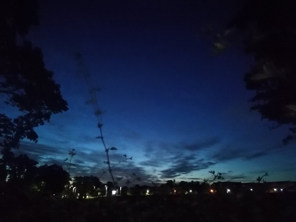J_Bella_S's tweet photo. It's never dark.
"Starry starry night. Paint your pallette blue and grey".
#wizkid #lockdown #Isolationblues https://t.co/v26zh5uRkm
