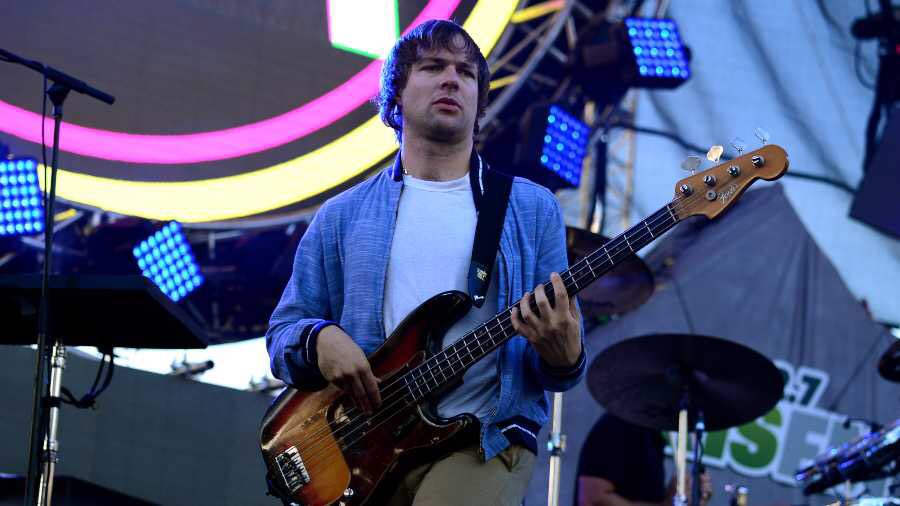 Mickey Madden bajista de Maroon 5 fue arrestado con cargos de violencia doméstica, aunque no se especificó quién fue la victima podria enfrentar hasta 6 años de prisión