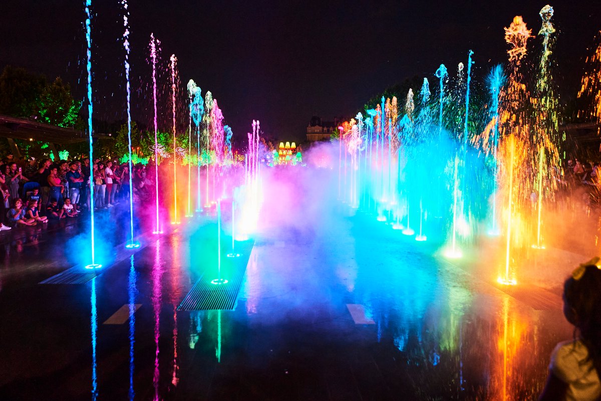 VilleDeBeziers's tweet image. 😍 Retour en images sur l'inauguration des décorations lumineuses ! 🤩 #Beziers