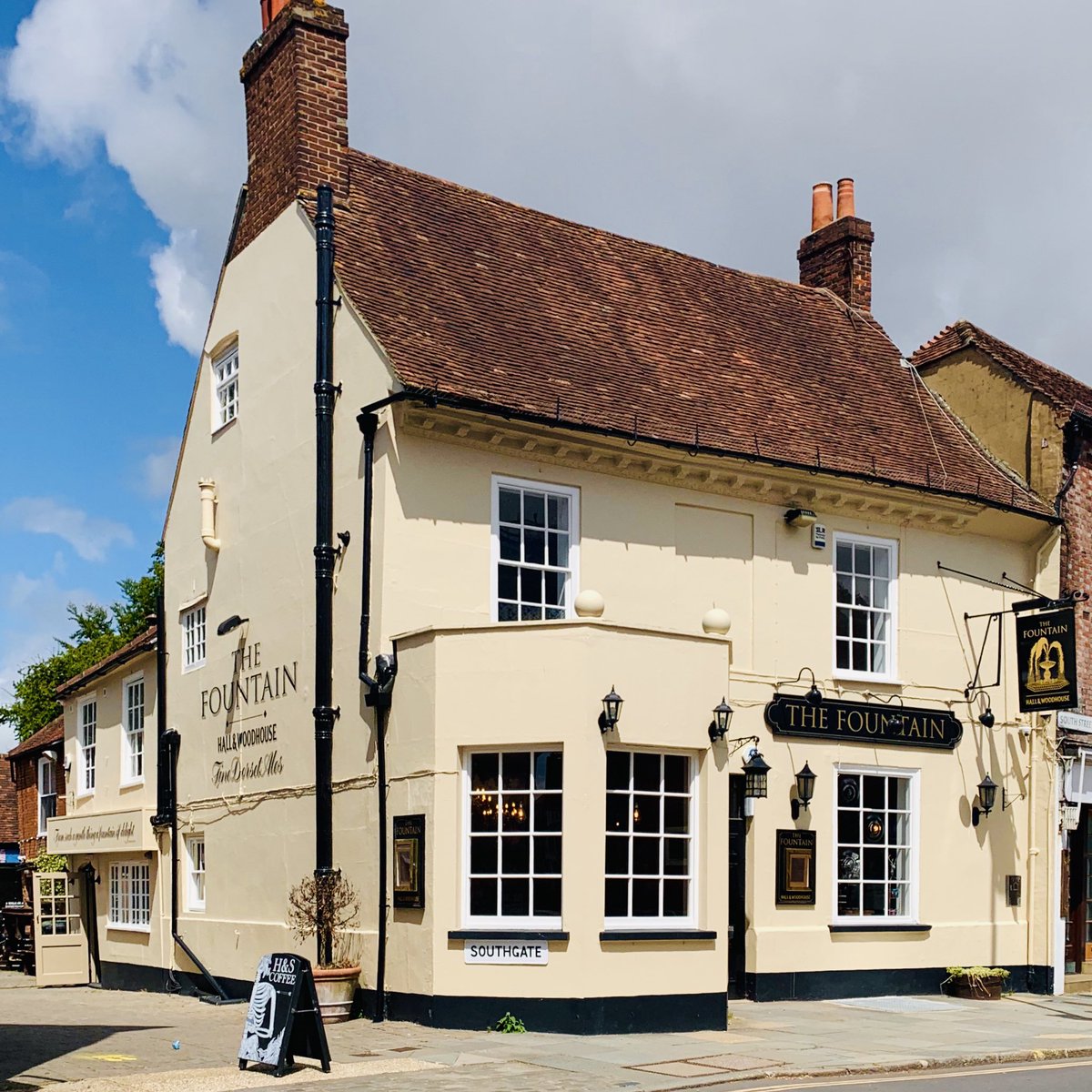 thefountainchi's tweet photo. Just a quick update for you all. The Fountain will be reopening its doors once again on Wednesday 8th July! In coming days we will update you with opening times and information on how to book a table. Keep posted and see you soon! https://t.co/6AYicC8c3u