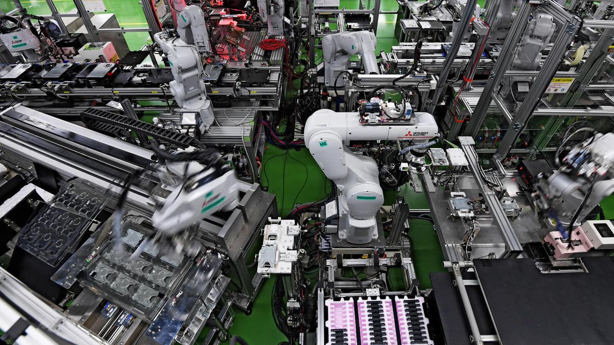 MOL_IA's tweet photo. HOW IT’S MADE BY SONY EN MITSUBISHI

Over Sony gesproken, waar denk jij aan? Flatscreen TV of de Walkman

Meer lezen over de engineering van de PS4: https://t.co/tMgo1BSKta

#Sony #playstation #mitsubishi #engineering #robotarm #robotica #molia https://t.co/Uug9FS9HLD